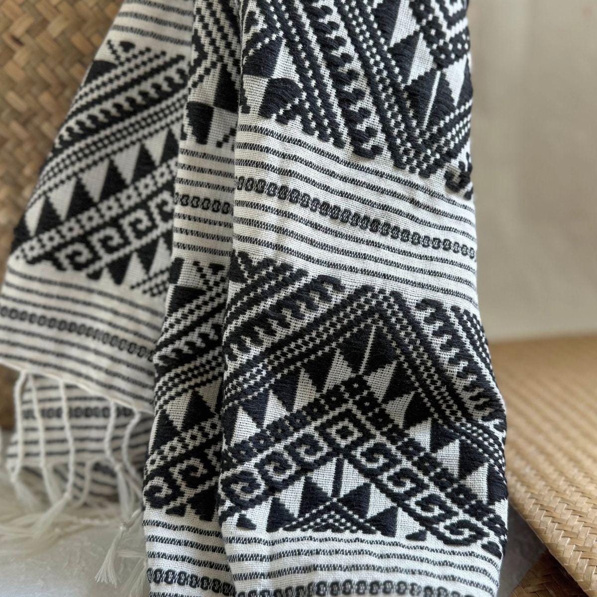 Khit Cotton Scarf · Black & White · 80 × 200 cm
