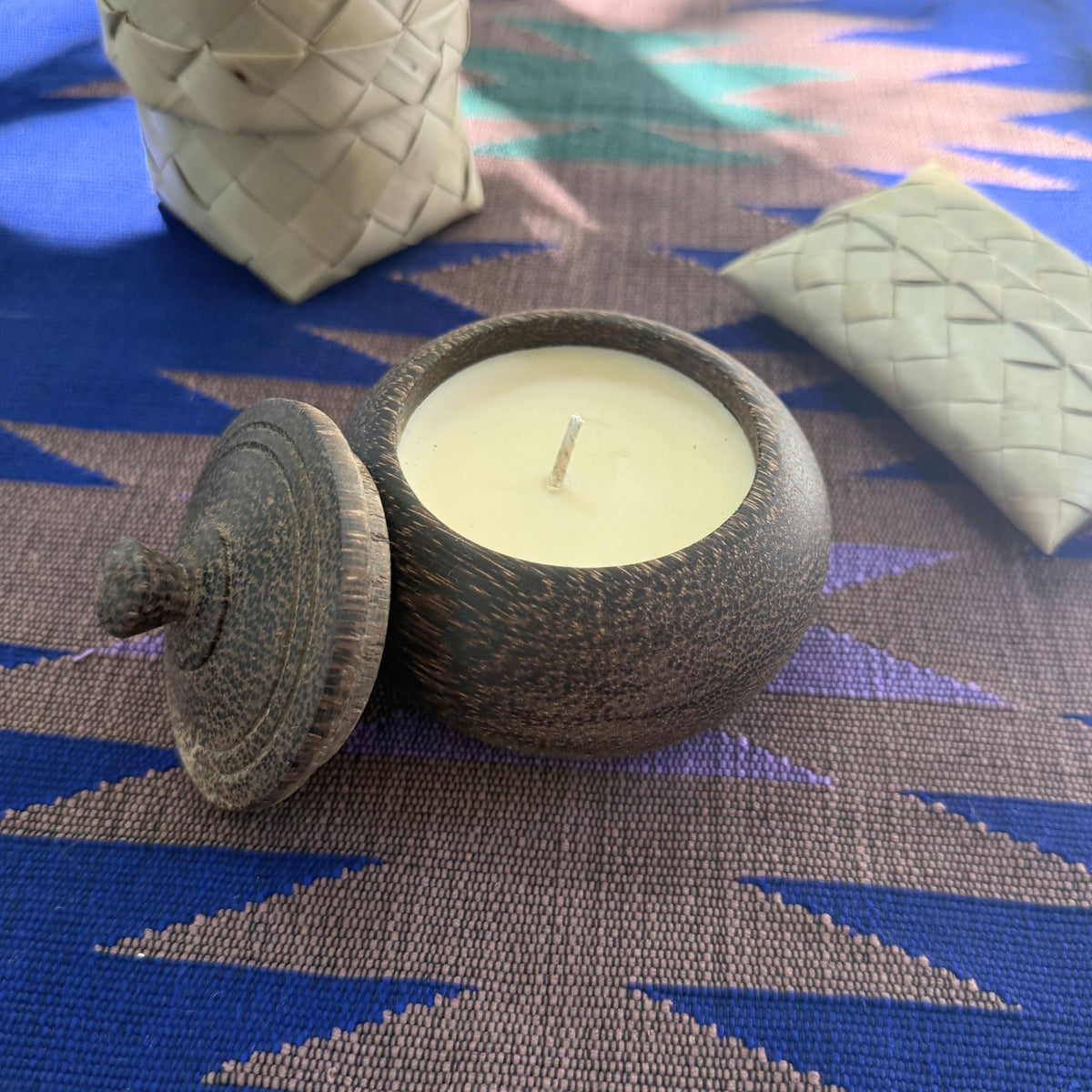 Palm Wood Candle · Jasmine