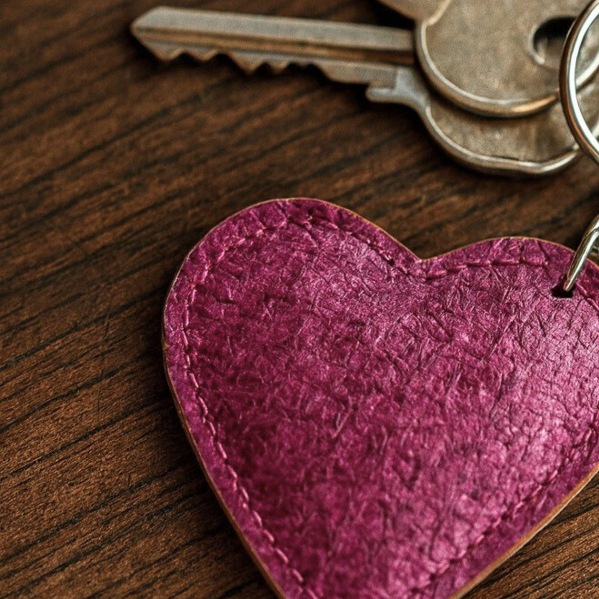 Fish Leather Keyring · Heart, Pink