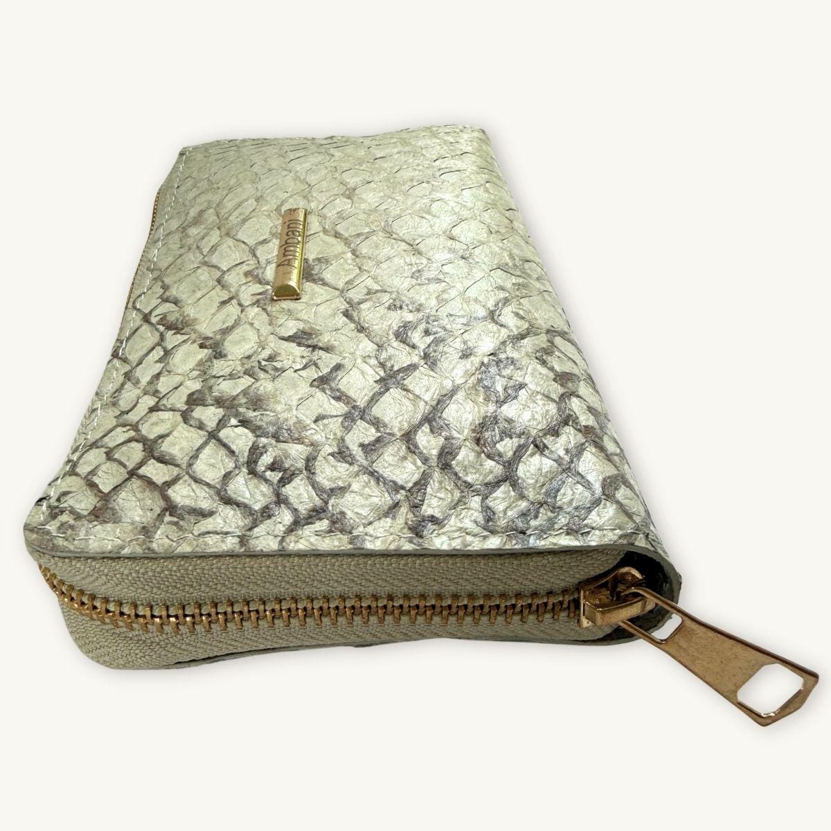 Fish Leather Wallet · Natural White