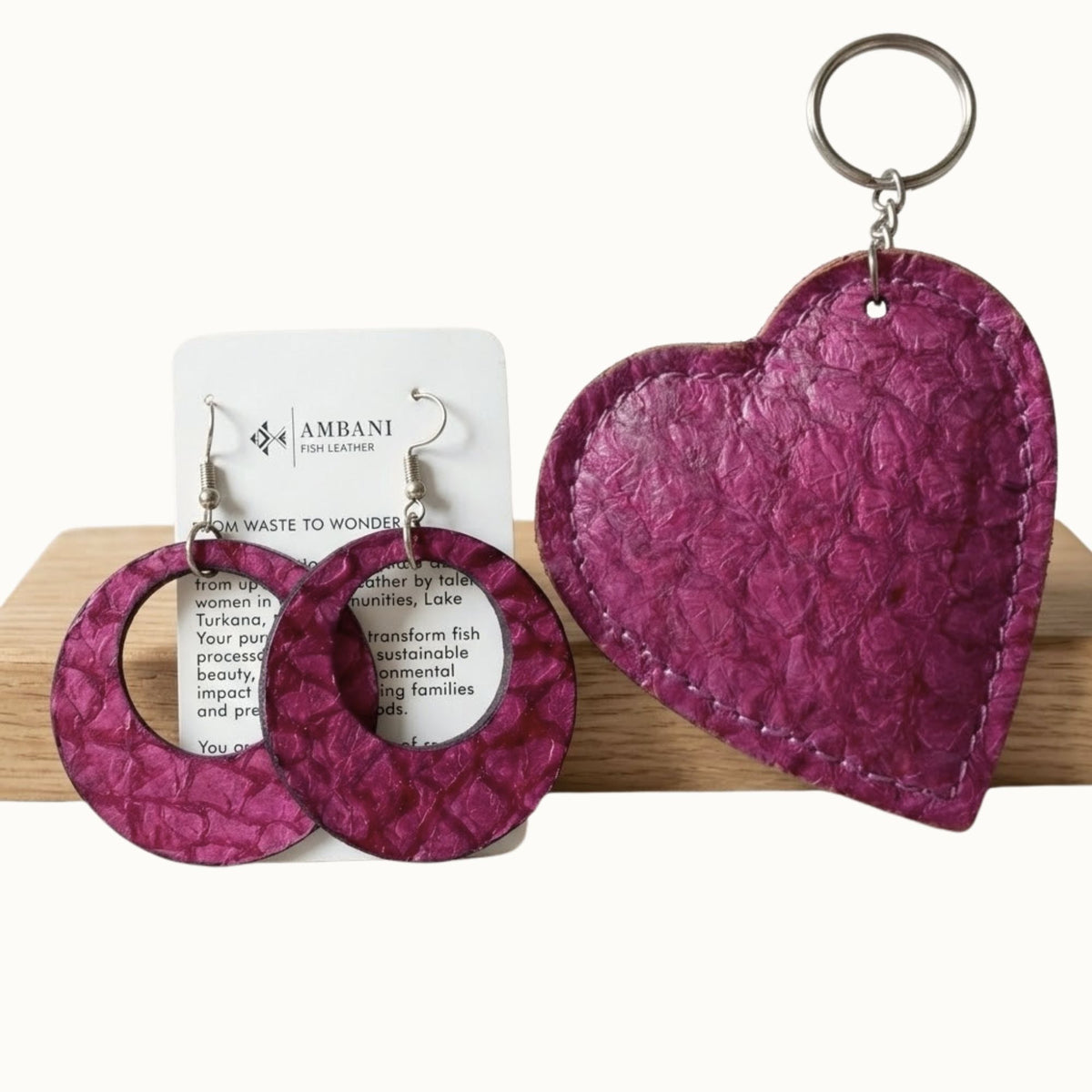 Fish Leather Jewelry Set · Keyring, Earrings pink