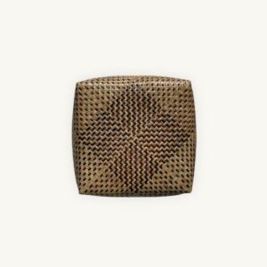 Handwoven Krajood seagrass lidded box with natural zigzag pattern in beige and dark brown, approx. 28 × 28 × 8 cm, handmade in Thailand - So Rare Pieces.