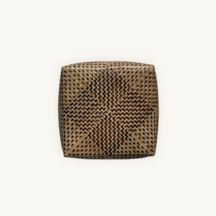 Handwoven Krajood seagrass lidded box with natural zigzag pattern in beige and dark brown, approx. 28 × 28 × 8 cm, handmade in Thailand - So Rare Pieces.