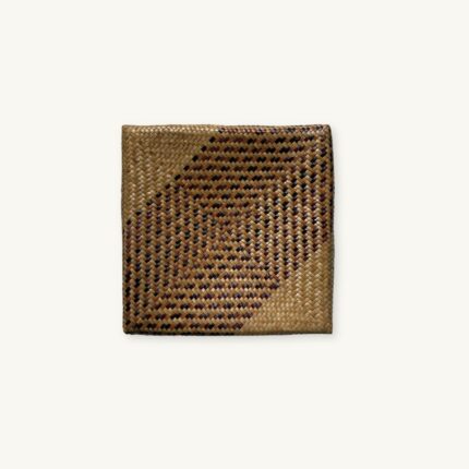 Handwoven Krajood seagrass lidded storage box, approx. 28 × 28 × 8 cm, handmade in Thailand - So Rare Pieces.
