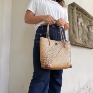 Handwoven Krajood seagrass tote bag in natural tones, made by a mother-daughter duo in Koh Samui, Southern Thailand. Traditional weaving technique. Size S.