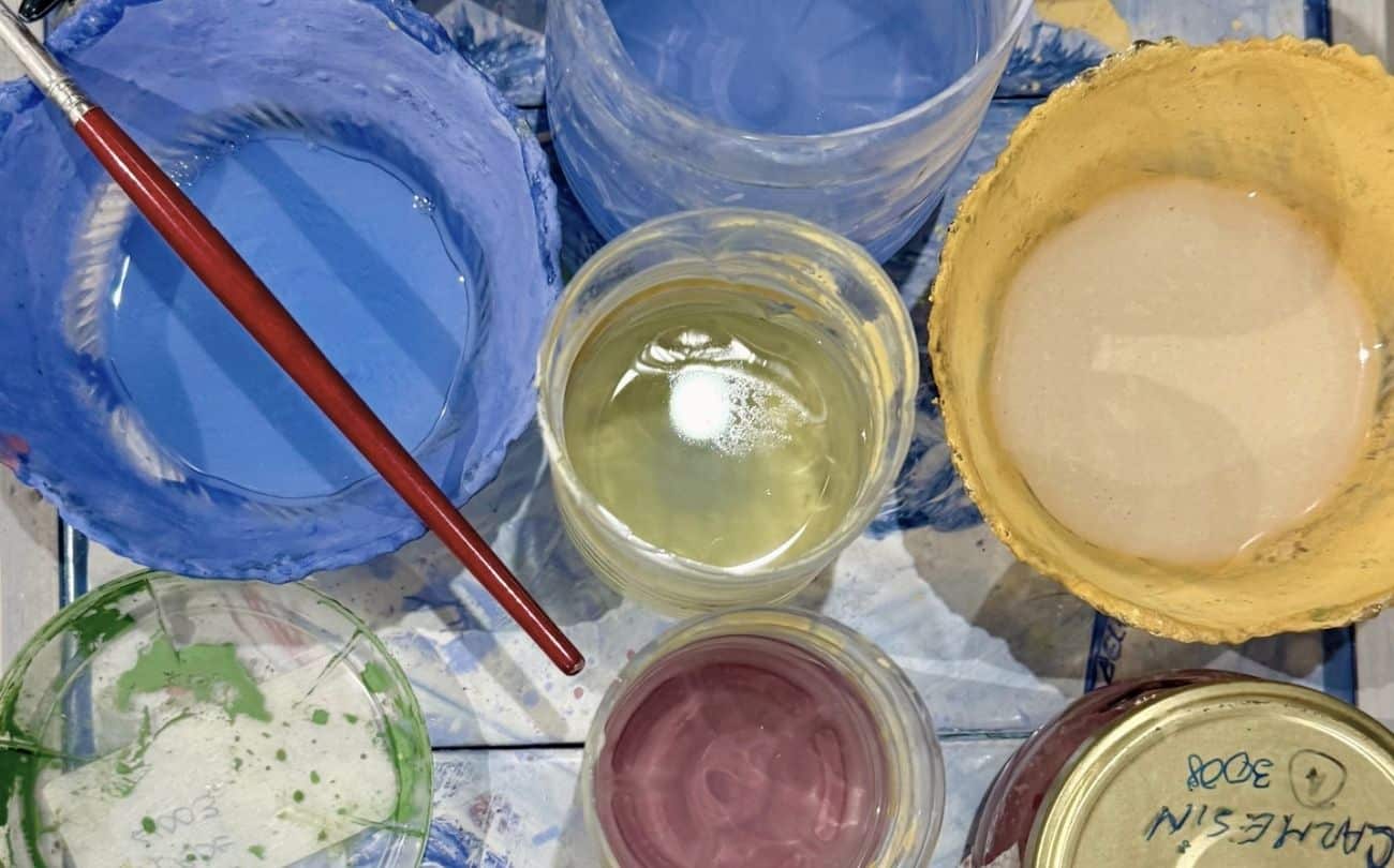 Colors, blue and yellow, ready to paint azulejos